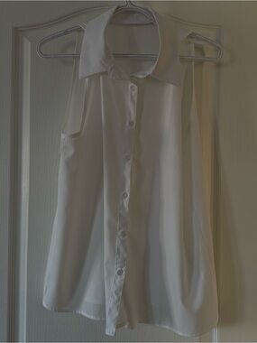 SHEIN White Sleeveless Button-Up Collared Blouse